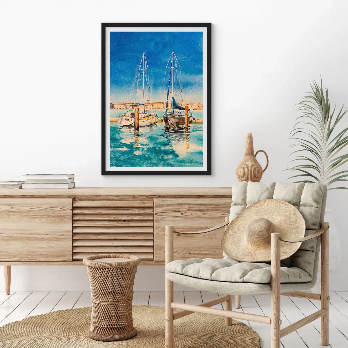 Plakat w czarnej ramie - Akwarelowa ilustracja żaglówek na tle błękitnej laguny w słoneczny dzień - 50x70cm - Słoneczna laguna - Nowoczesna dekoracja ścienna do salonu i sypialni ARTTOR