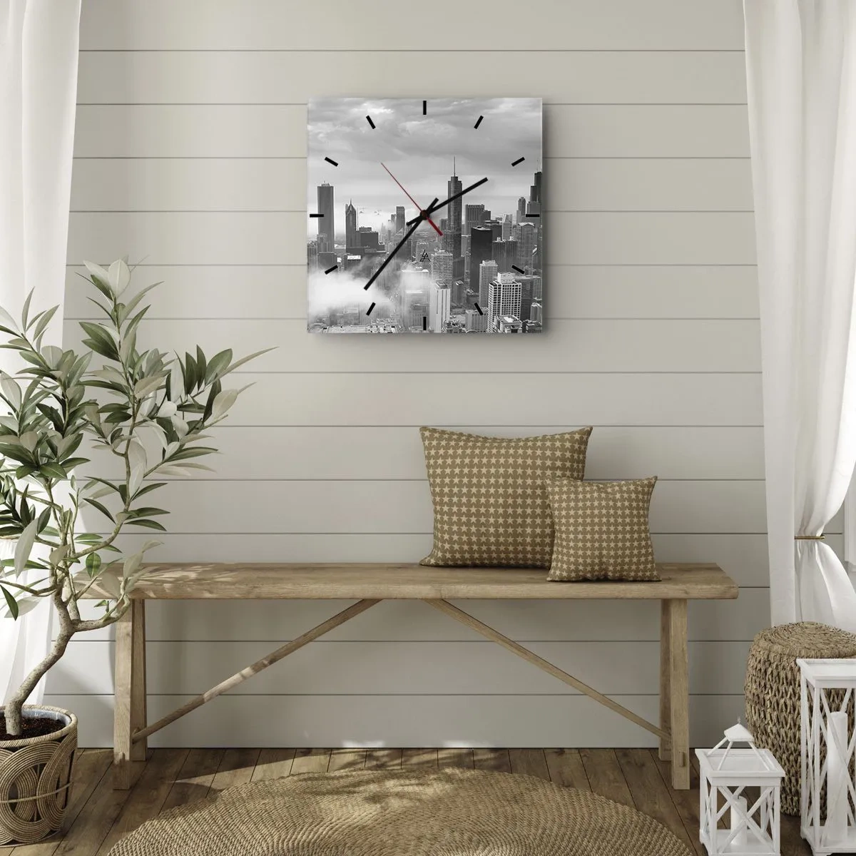 Zegar ścienny - Panorama miasta z wieżowcami w chmurach w czerni i bieli - 30x30cm - Pejzaż amerykański - Nowoczesna dekoracja ścienna do salonu i sypialni ARTTOR