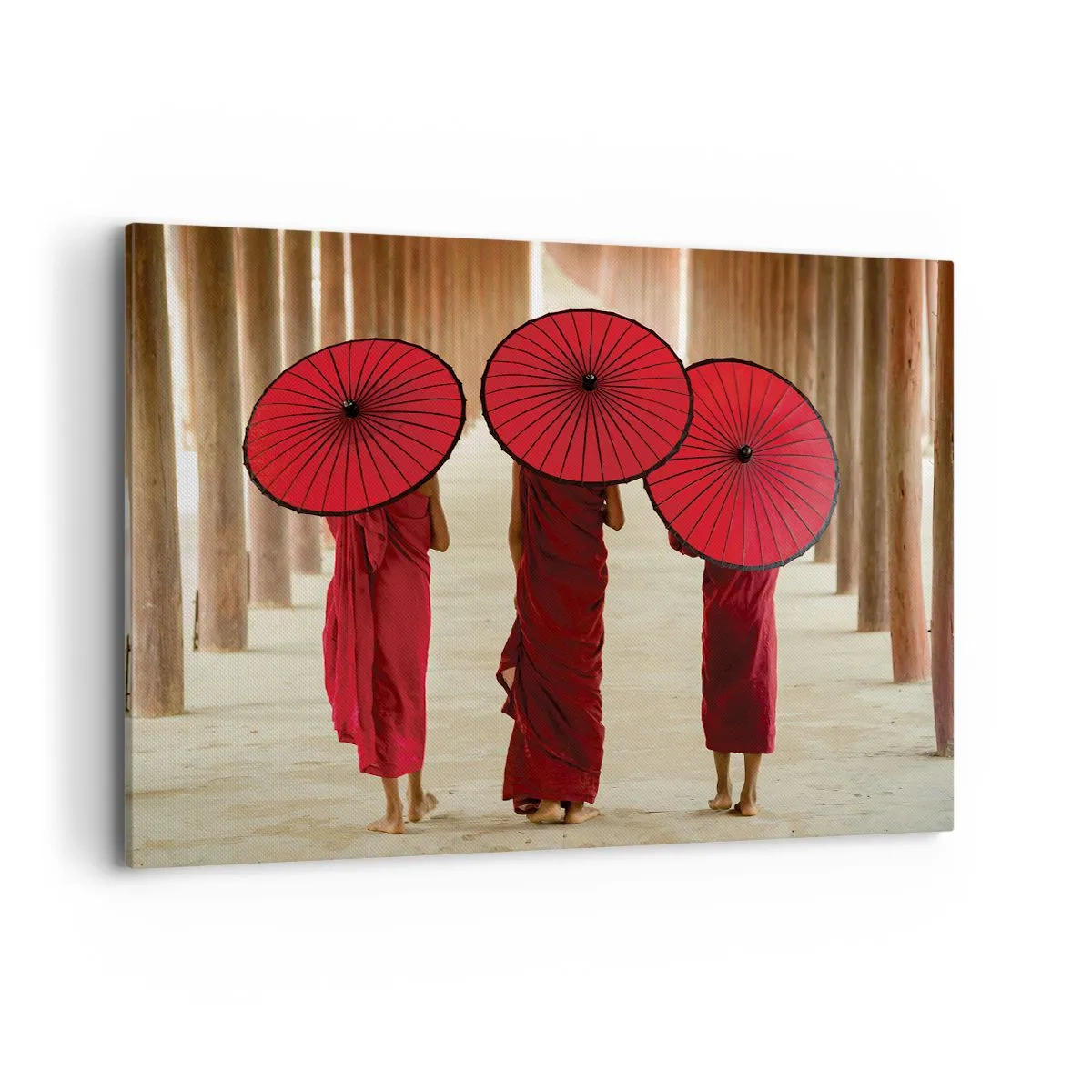 Obraz na płótnie - Trzej mnisi z czerwonymi parasolami w tradycyjnej architekturze - 120x80cm - W drodze do Czystej Krainy - Nowoczesna dekoracja ścienna do salonu, kuchni i sypialni ARTTOR