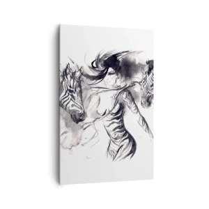 Obraz na płótnie - Kobieta w dynamicznym tańcu z zebrami w czarno-białej estetyce - 80x120cm - Tańcząca z zebrami - Nowoczesna dekoracja ścienna do salonu i sypialni ARTTOR