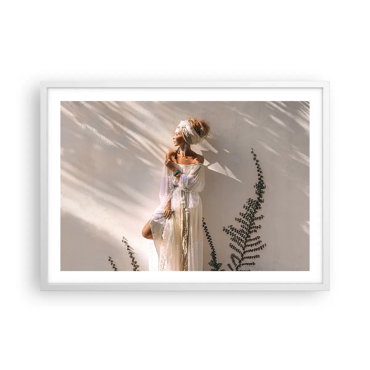 Plakat w białej ramie - Słońce i dziewczyna - 70x50 cm