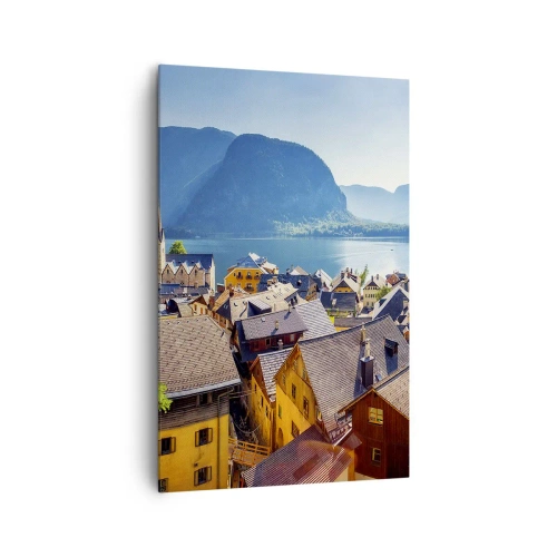 Obraz na płótnie - Malownicza wioska nad jeziorem otoczonym górami w słoneczny dzień - 80x120cm - Bardziej malowniczo się nie da - Nowoczesna dekoracja ścienna do salonu i sypialni ARTTOR