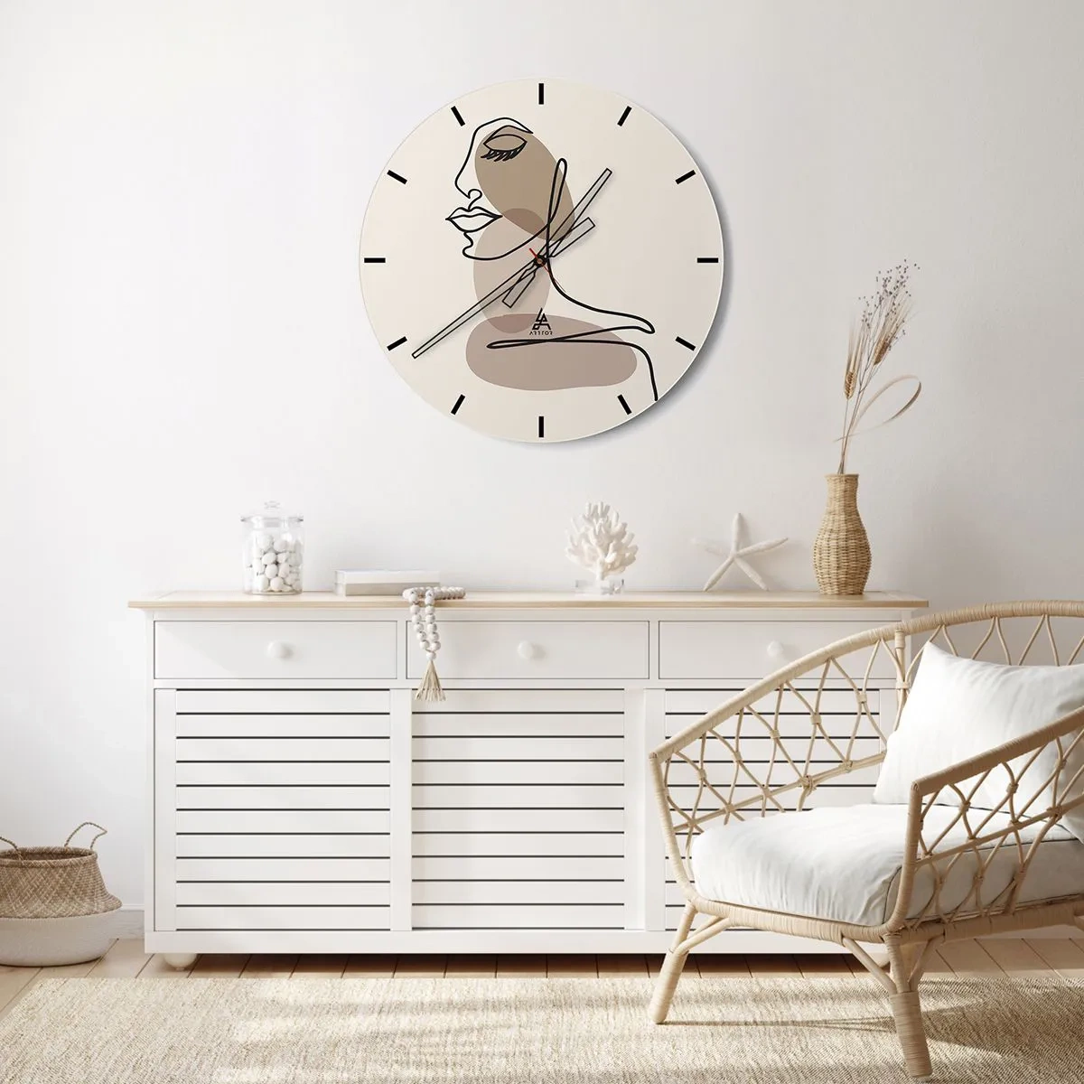 Zegar ścienny - Zasłuchana w siebie - 30x30 cm