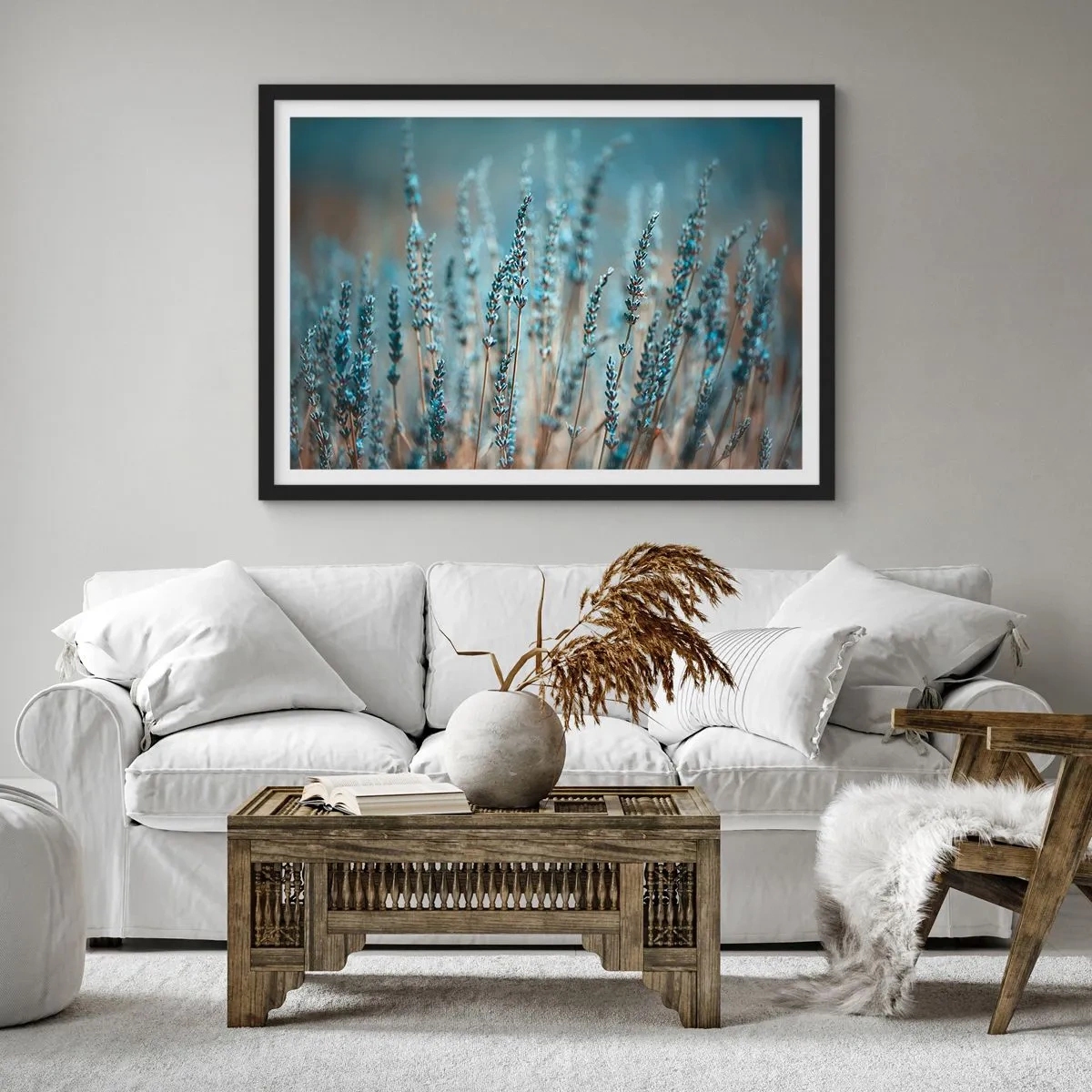 Plakat w czarnej ramie - Lawenda na polu w subtelnej pastelowej tonacji - 70x50cm - Pachnący łan - Nowoczesna dekoracja ścienna do salonu i sypialni ARTTOR