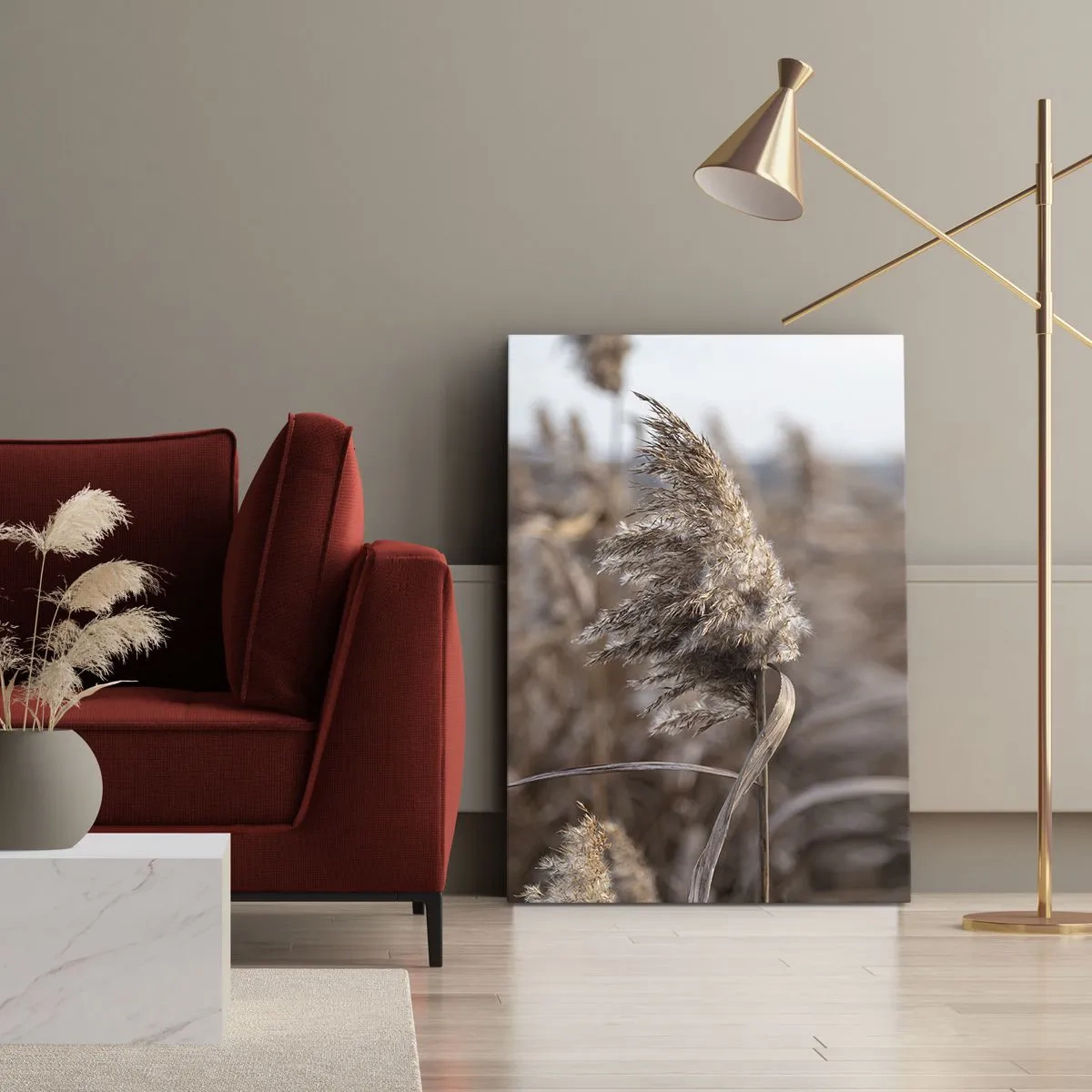 Obraz na płótnie - Zbliżenie na pojedynczą trzcinę na tle pola suchych traw - 50x70cm - Czas odlecieć z wiatrem - Nowoczesna dekoracja ścienna do salonu, kuchni i sypialni ARTTOR