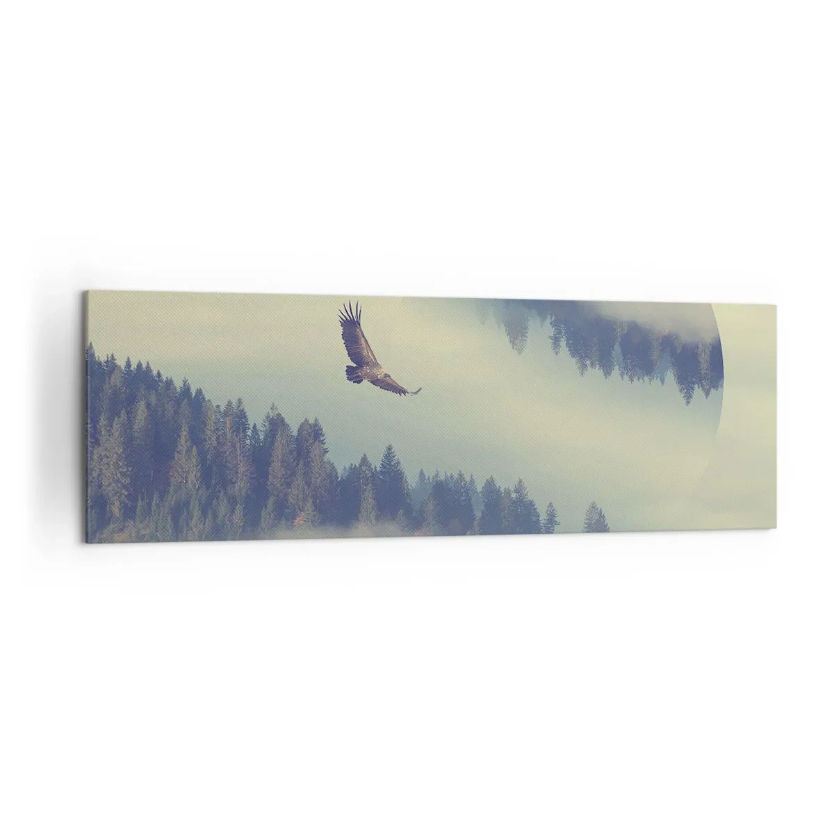 Obraz na płótnie - Orzeł w locie na tle mglistych gór z artystycznym motywem koła - 160x50cm - Widziałam orła cień - Nowoczesna dekoracja ścienna do salonu i sypialni ARTTOR