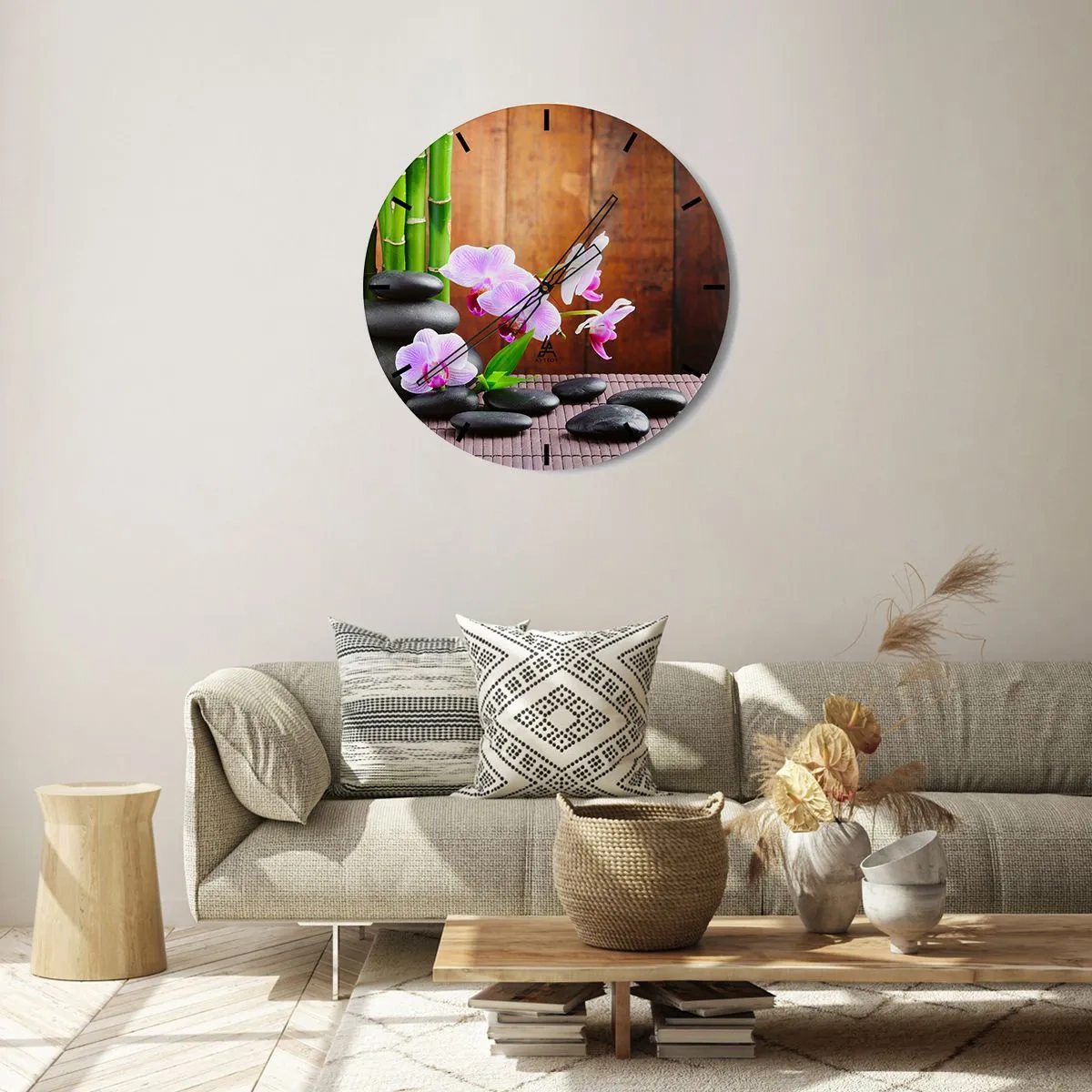 Zegar ścienny - Fioletowe orchidee z bambusem i kamieniami - 30x30cm - Poznaj przyjemności wschodu - Nowoczesna dekoracja ścienna do salonu, kuchni i sypialni ARTTOR