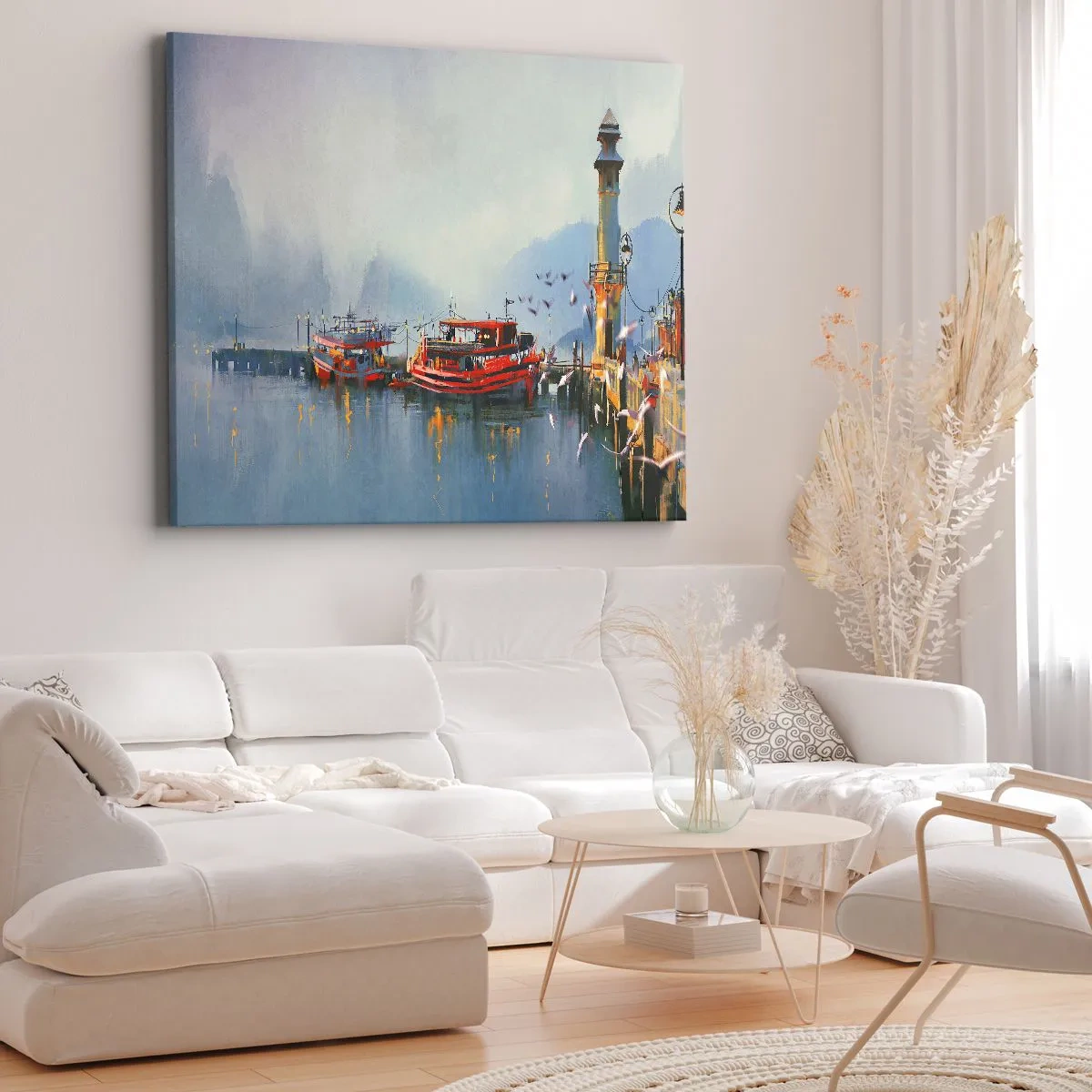 Obraz na płótnie - Port z czerwonymi łodziami otoczony mglistym pejzażem - 70x50cm - Na końcu świata - Nowoczesna dekoracja ścienna do salonu i sypialni ARTTOR