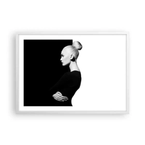 Plakat w białej ramie - Po prostu kobieta - 70x50 cm