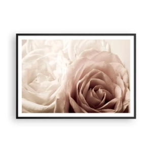Plakat w czarnej ramie - Delikatne róże w pastelowych odcieniach beżu - 100x70cm - W sercu róży - Nowoczesna dekoracja ścienna do salonu i sypialni ARTTOR