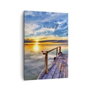 Obraz na płótnie - Drewniany pomost nad jeziorem o zachodzie słońca z lecącym kluczem ptaków - 50x70cm - Wiatr idzie na spoczynek - Nowoczesna dekoracja ścienna do salonu, kuchni i sypialni ARTTOR
