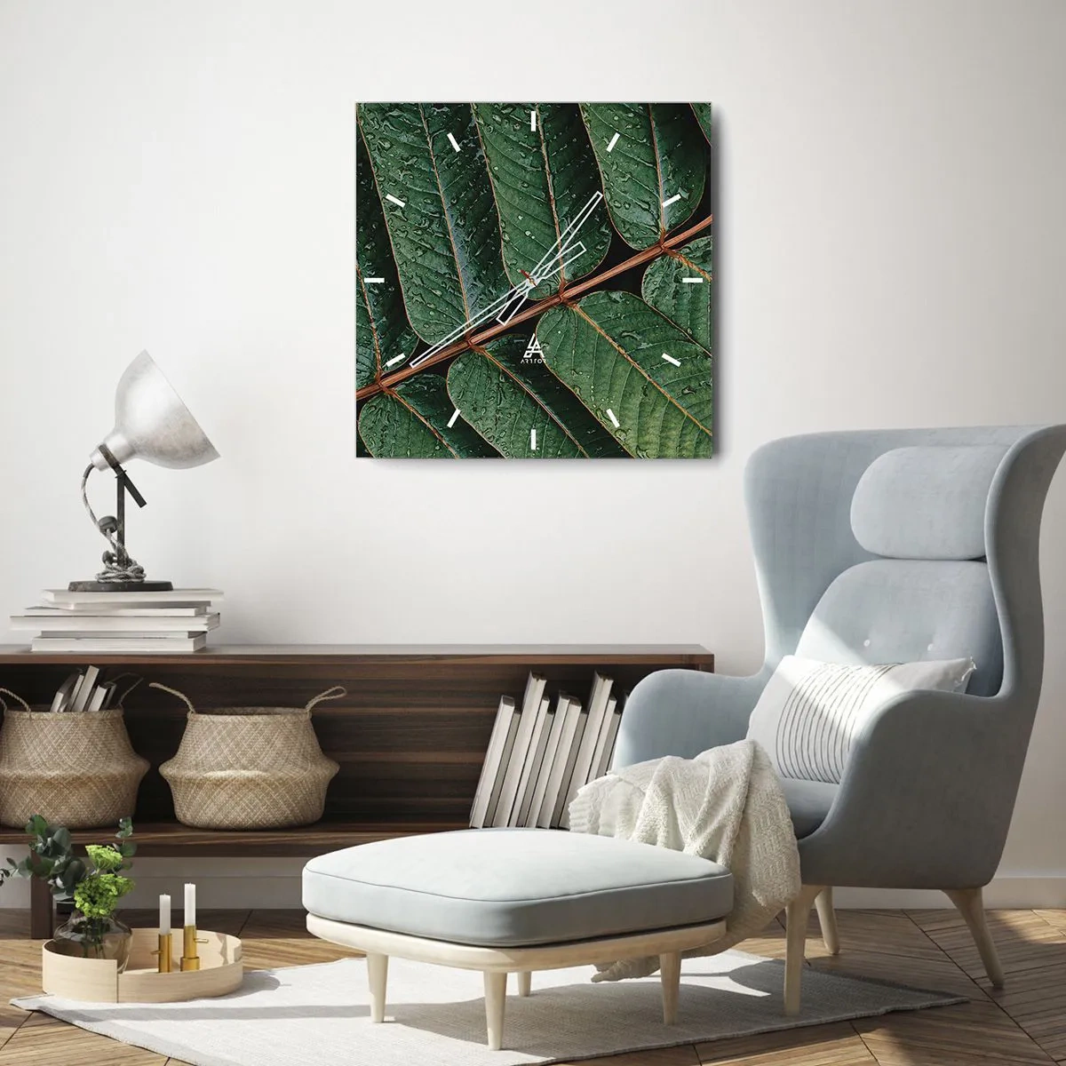 Zegar ścienny - Zielone liście z kroplami rosy w makro ujęciu - 30x30cm - W zielonym rytmie - Nowoczesna dekoracja ścienna do salonu i sypialni ARTTOR