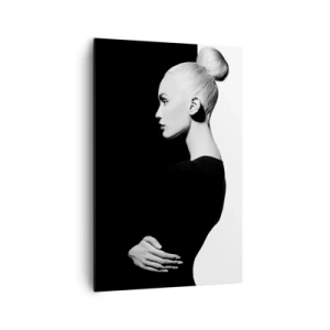 Obraz na płótnie - Stylowy portret kobiety na tle czarno-białym - 80x120cm - Po prostu kobieta - Nowoczesna dekoracja ścienna do salonu i sypialni ARTTOR
