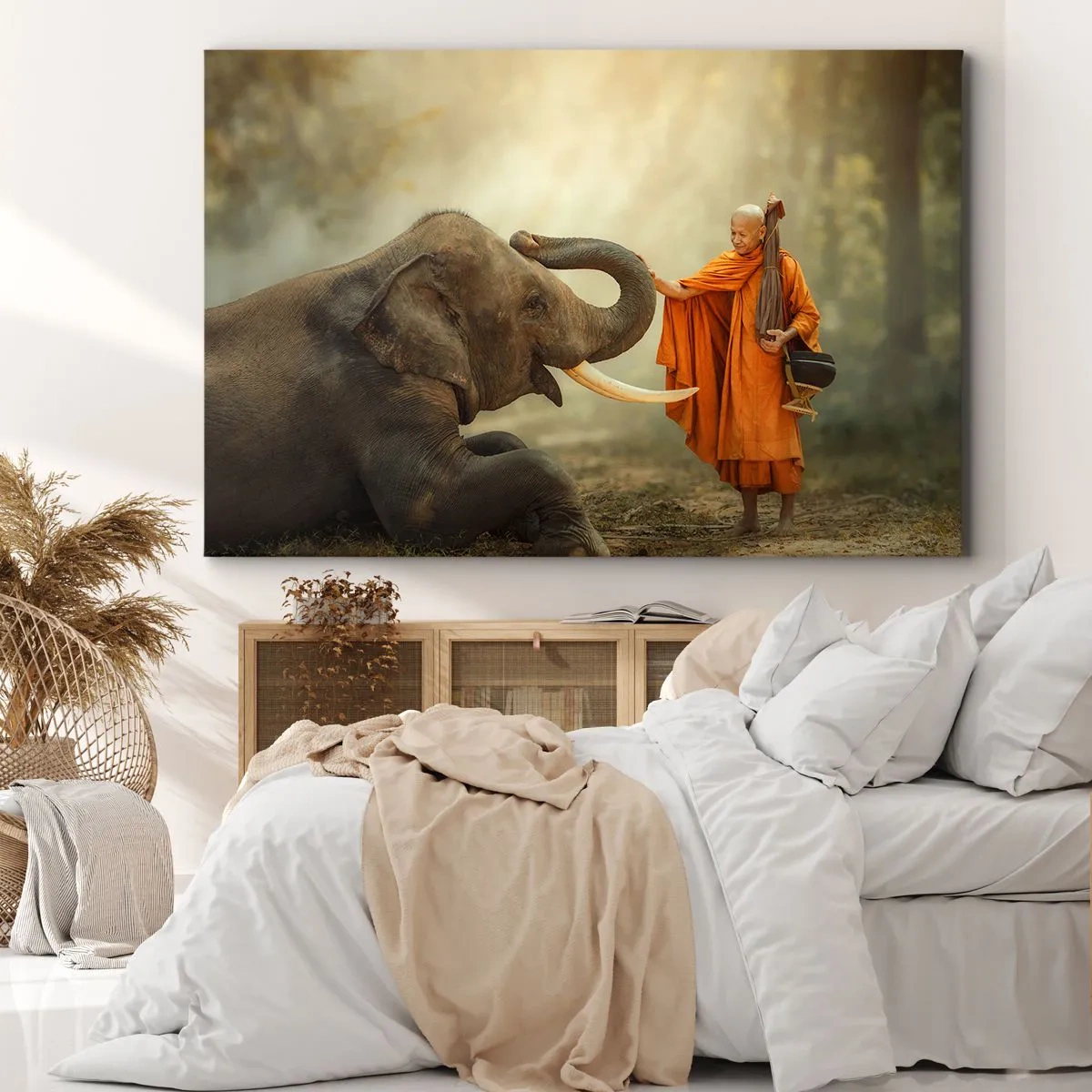 Obraz na płótnie - Mnich i słoń w harmonii na tle natury - 70x50cm - Spotkanie w podróży - Nowoczesna dekoracja ścienna do salonu i sypialni ARTTOR
