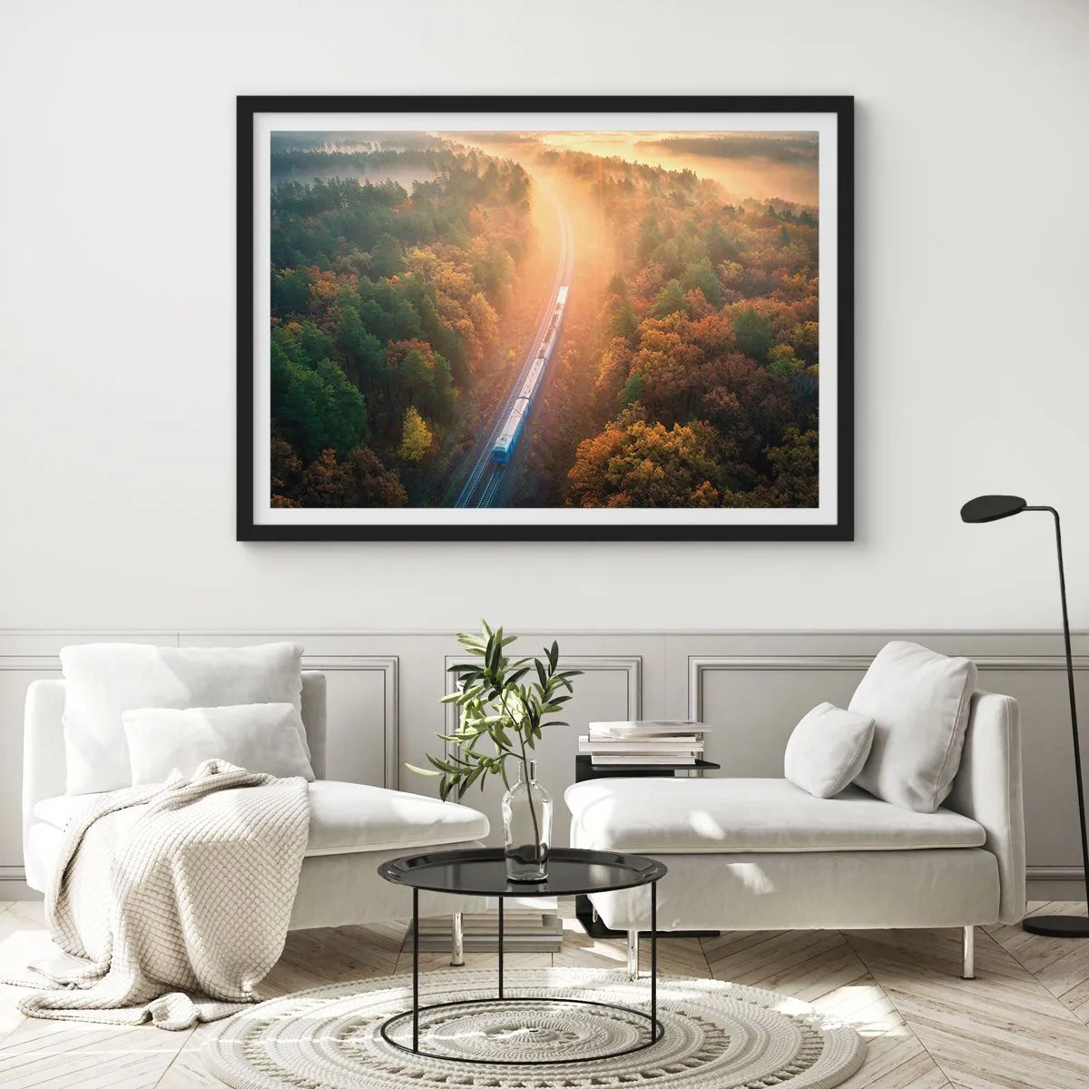 Plakat w czarnej ramie - Pociąg w jesiennym lesie o świcie - 70x50cm - Jesienna podróż - Nowoczesna dekoracja ścienna do salonu i sypialni ARTTOR