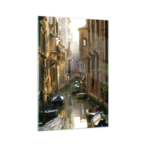 Obraz na szkle - Malowniczy kanał w Wenecji z łodziami i mostem - 70x100cm - W weneckim zaułku - Nowoczesna dekoracja ścienna do salonu i sypialni ARTTOR