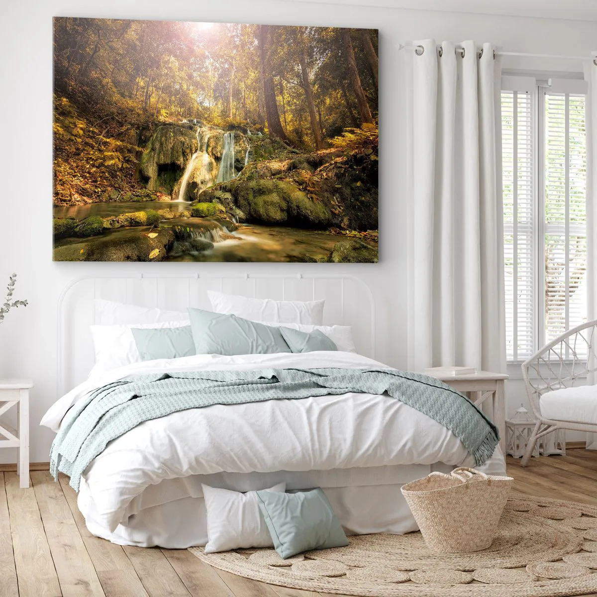Obraz na płótnie - Leśny wodospad w promieniach słońca otoczony zielenią - 120x80cm - Leśna kaskada w zieleni - Nowoczesna dekoracja ścienna do salonu, kuchni i sypialni ARTTOR