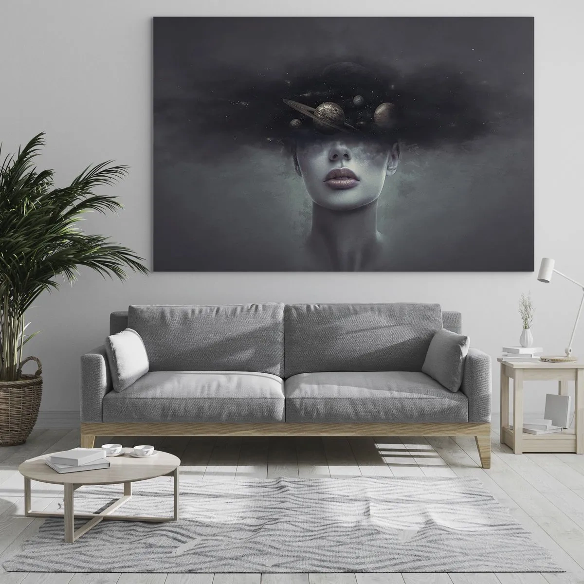 Obraz na szkle - Kobieta z planetami w miejscu głowy w surrealistycznej kompozycji - 120x80cm - A planety szaleją… - Nowoczesna dekoracja ścienna do salonu, kuchni i sypialni ARTTOR