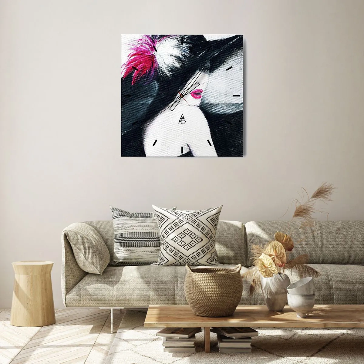 Zegar ścienny - Stylowa kobieta w kapeluszu z piórami - 30x30cm - Zawsze tajemnica - Nowoczesna dekoracja ścienna do salonu i sypialni ARTTOR