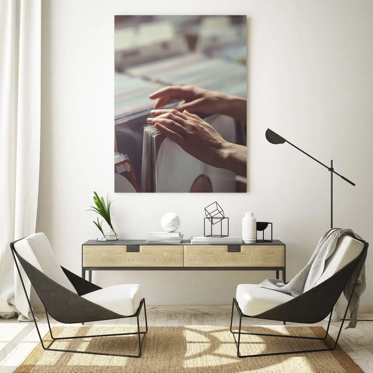 Obraz na szkle - Ręce przeglądające kolekcję winyli - 80x120cm - W poszukiwaniu wzruszeń - Nowoczesna dekoracja ścienna do salonu i sypialni ARTTOR