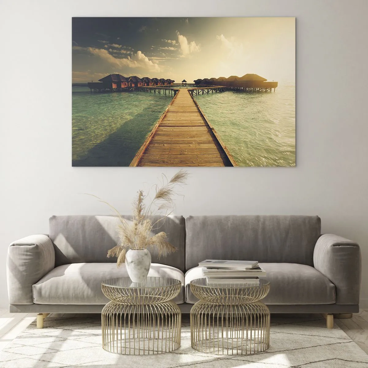 Obraz na szkle - Molo prowadzące do domków na wodzie o zachodzie słońca - 70x50cm - Gorące zaproszenie - Nowoczesna dekoracja ścienna do salonu i sypialni ARTTOR