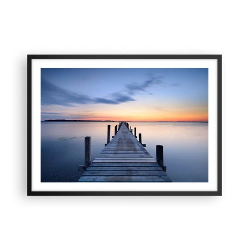 Plakat w czarnej ramie - Drewniany pomost na jeziorze o zachodzie słońca - 70x50cm - Spokój pogodnego zmierzchu - Nowoczesna dekoracja ścienna do salonu i sypialni ARTTOR