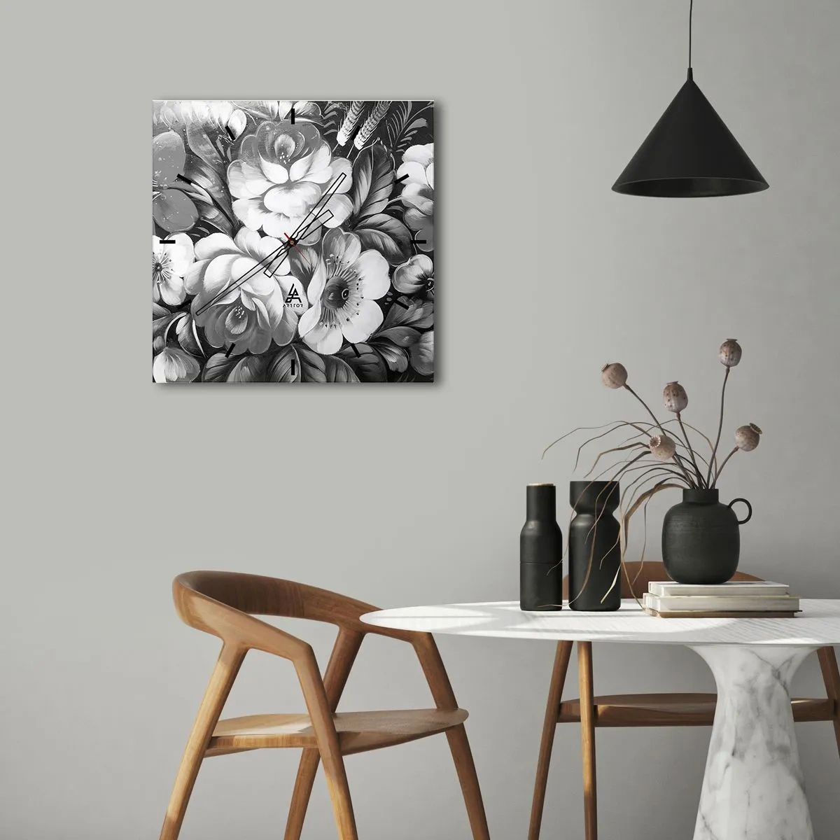 Zegar ścienny - Czarno-białe kwiaty w klasycznej i eleganckiej kompozycji - 30x30cm - Piękne nawet w szarości - Nowoczesna dekoracja ścienna do salonu i sypialni ARTTOR