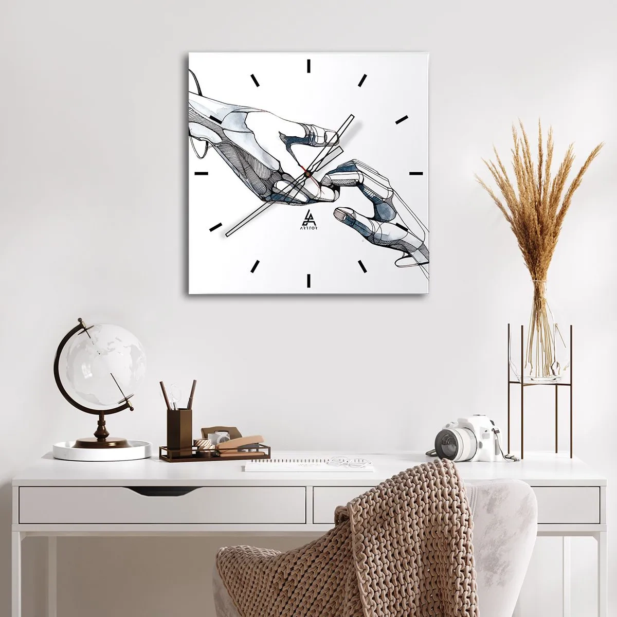 Zegar ścienny - Artystyczne przedstawienie dłoni w minimalistycznej i geometrycznej formie - 30x30cm - Dobry gest - Nowoczesna dekoracja ścienna do salonu i sypialni ARTTOR