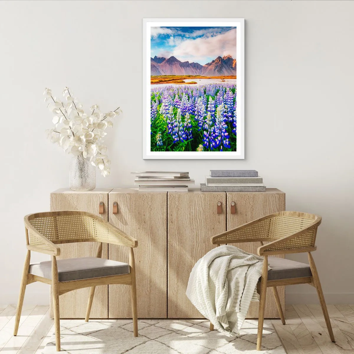 Plakat w białej ramie - Siła i surowość obok łagodności - 50x70 cm