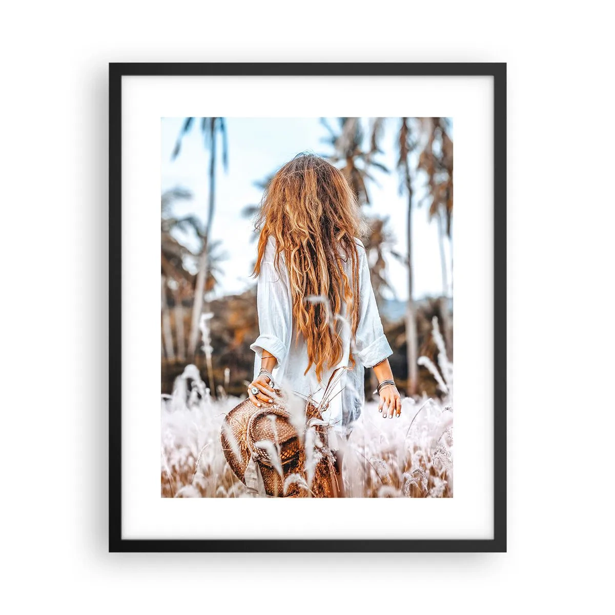 Plakat w czarnej ramie - Zrodzona z puchu traw - 40x50 cm