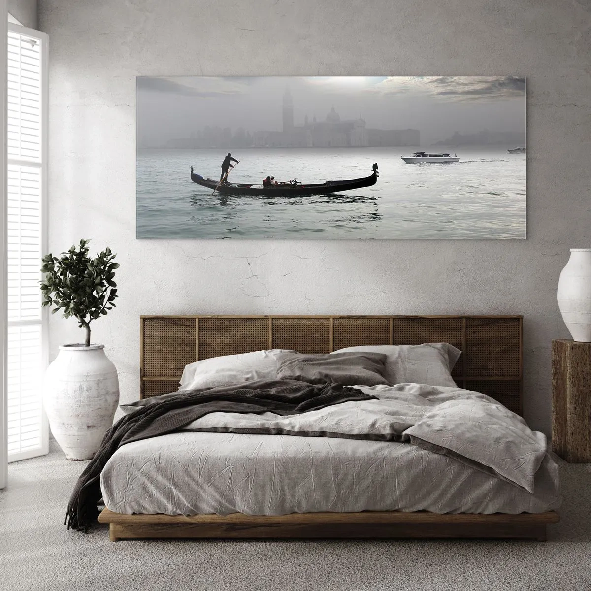 Obraz na szkle - Gondola płynąca po wodach Wenecji w mglisty poranek z widokiem na miasto - 140x50cm - Bajeczne miasto z wody i mgły - Nowoczesna dekoracja ścienna do salonu i sypialni ARTTOR