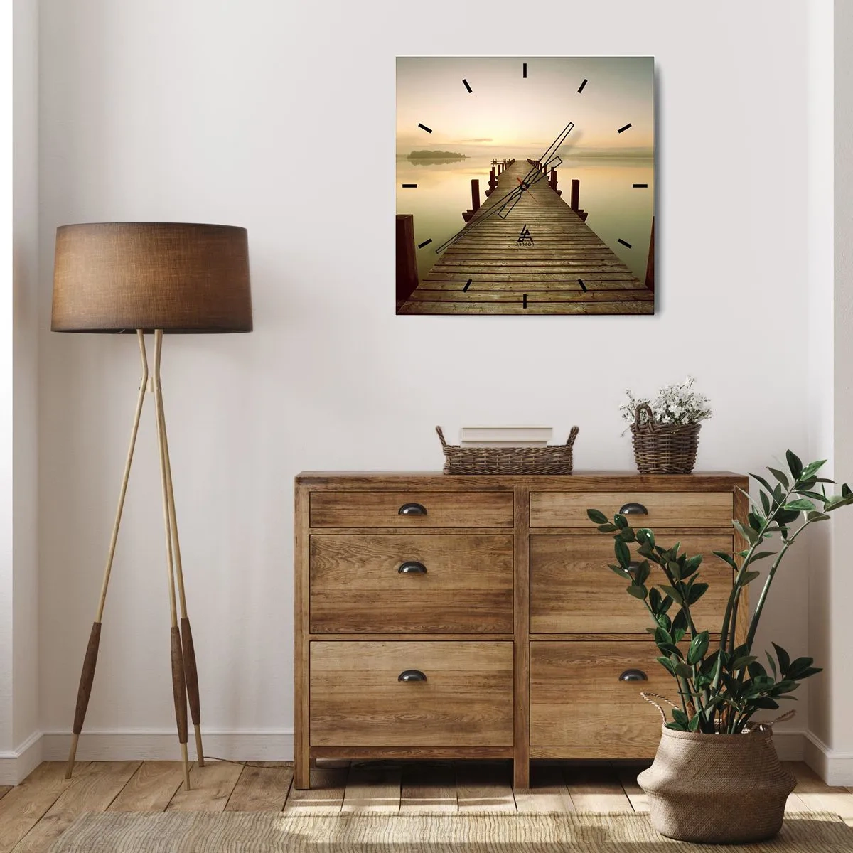 Zegar ścienny - Drewniany pomost na spokojnym jeziorze o poranku - 30x30cm - Przedświt, świtanie, światło - Nowoczesna dekoracja ścienna do salonu i sypialni ARTTOR