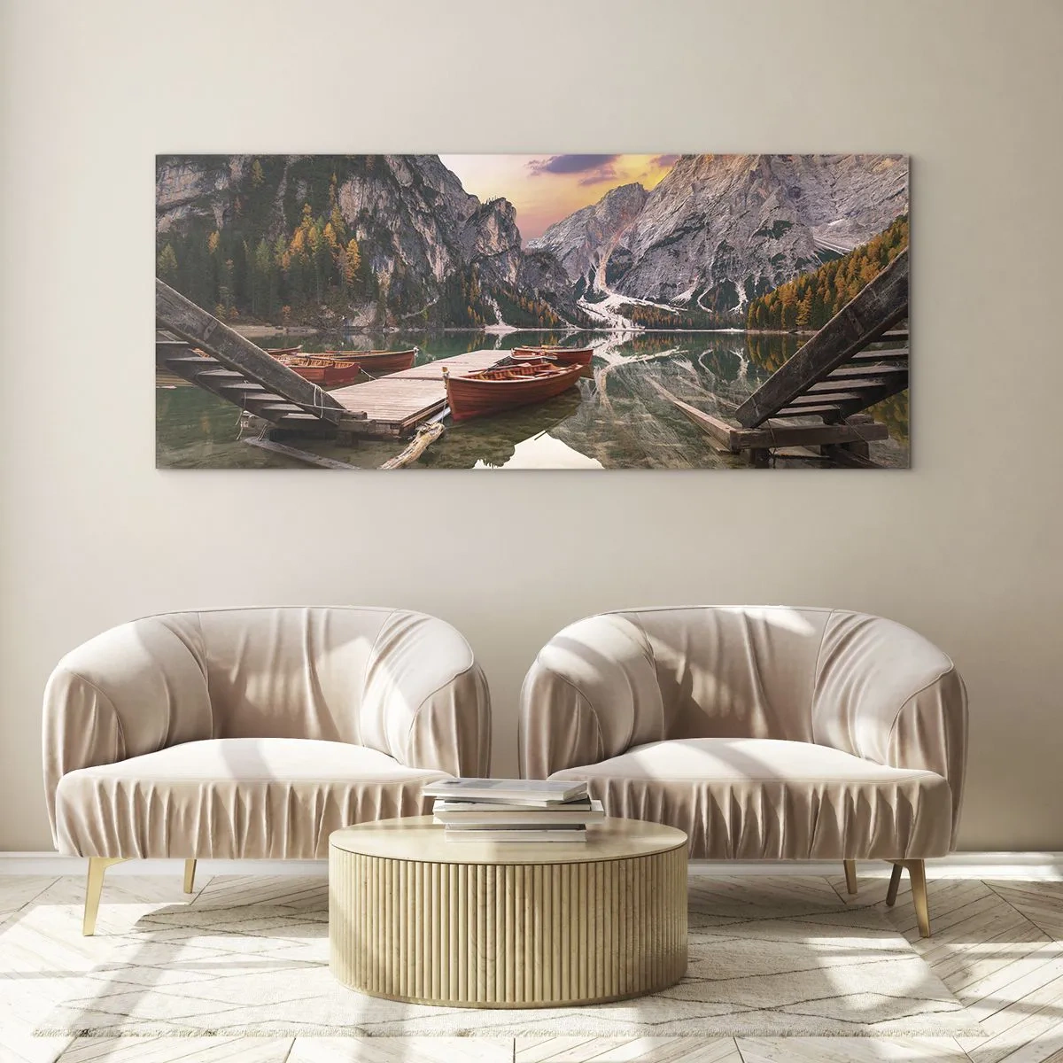 Obraz na szkle - Górskie jezioro z łodziami o zachodzie słońca - 120x50cm - Obietnica dnia - Nowoczesna dekoracja ścienna do salonu i sypialni ARTTOR