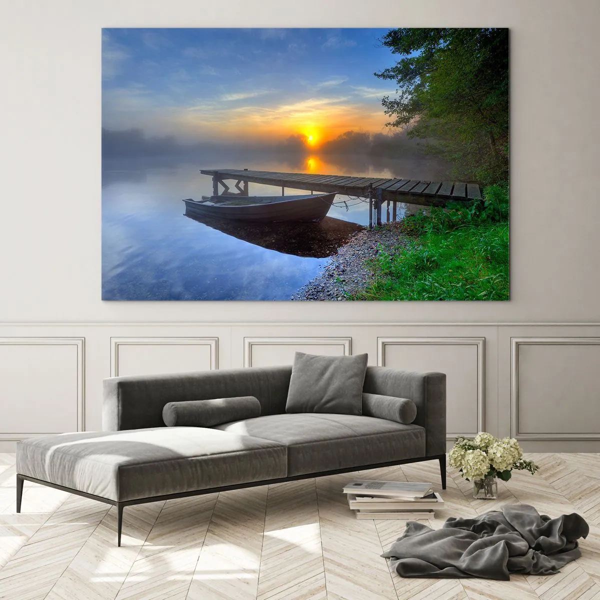 Obraz na szkle - Łódź przy pomoście o wschodzie słońca nad jeziorem - 100x70cm - Jak zwyczajne zamienia się w magiczne - Nowoczesna dekoracja ścienna do salonu, kuchni i sypialni ARTTOR