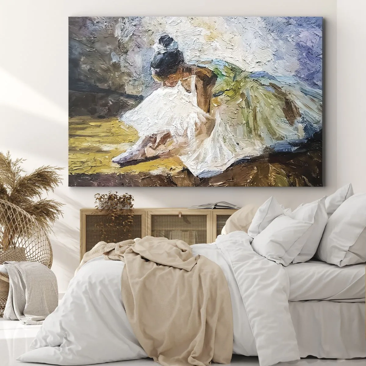 Obraz na płótnie - Balerina w białej sukni w malarskim stylu na tle impresjonistycznym - 70x50cm - Z obrazu Degasa - Nowoczesna dekoracja ścienna do salonu i sypialni ARTTOR