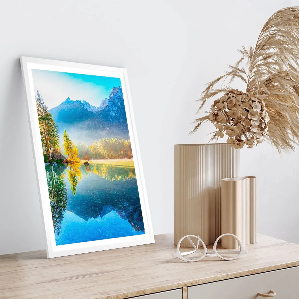 Plakat w białej ramie - Majestat i słodycz - 61x91 cm