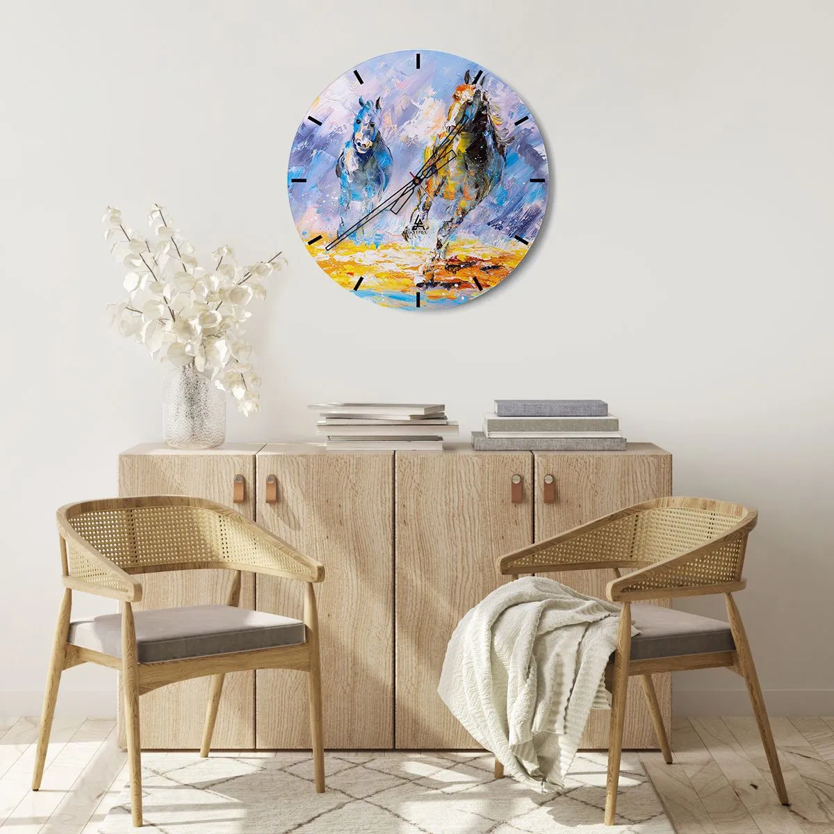 Zegar ścienny - Dwa konie w dynamicznym biegu na tle kolorowej scenerii - 30x30cm - Galopem przez blask - Nowoczesna dekoracja ścienna do salonu, kuchni i sypialni ARTTOR