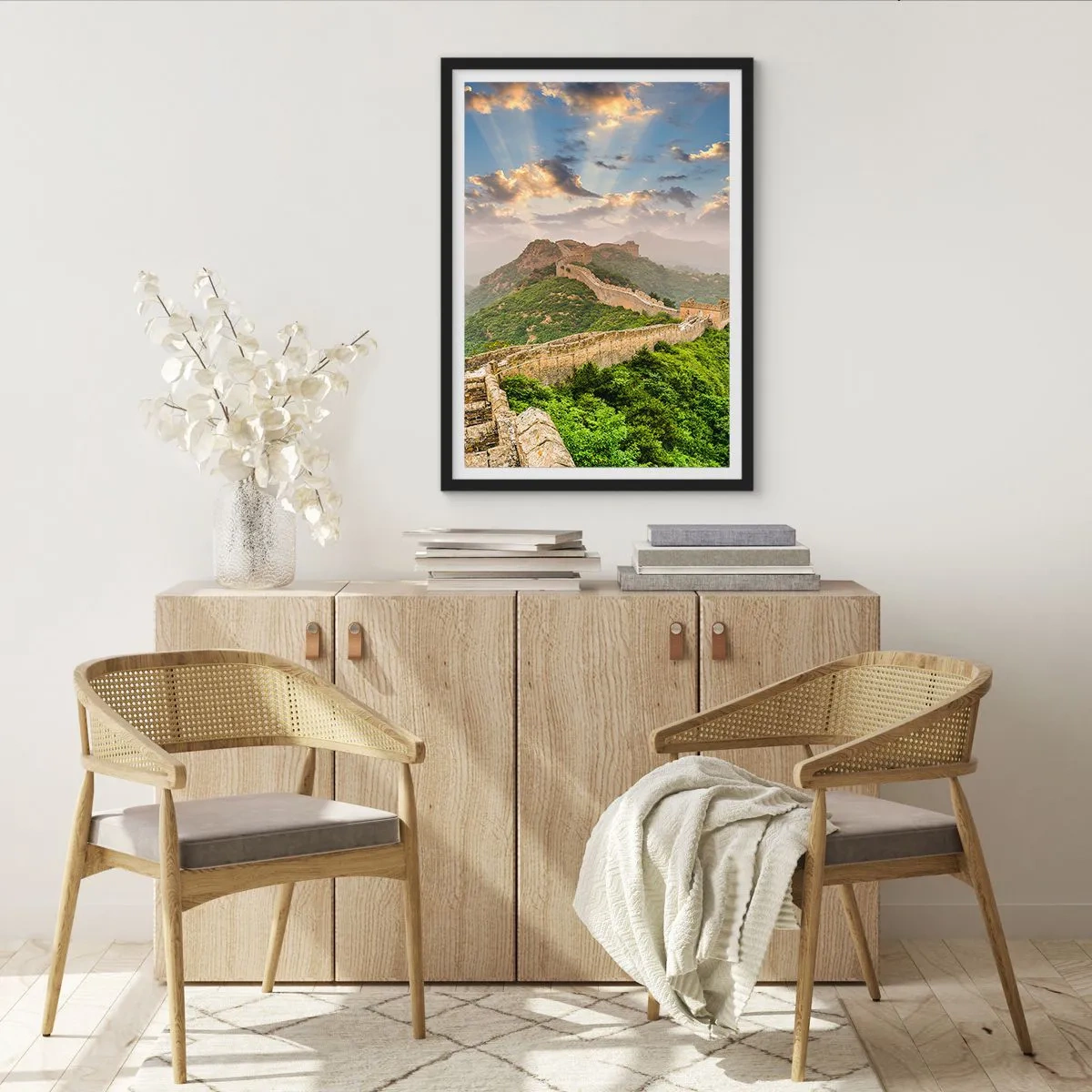 Plakat w czarnej ramie - Wielki Mur Chiński w malowniczym świetle zachodzącego słońca - 50x70cm - Nieprzemijająca wielkość - Nowoczesna dekoracja ścienna do salonu i sypialni ARTTOR