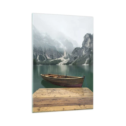 Obraz na szkle - Drewniana łódź przy pomoście na jeziorze otoczonym górami - 80x120cm - "I dumne opoki czoła" - Nowoczesna dekoracja ścienna do salonu i sypialni ARTTOR