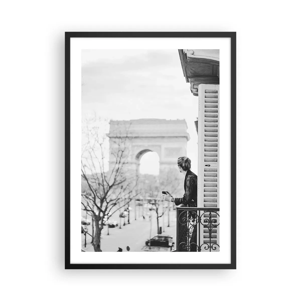 Plakat w czarnej ramie - Pokój z widokiem - Mężczyzna na balkonie z widokiem na Łuk Triumfalny - 50x70cm
