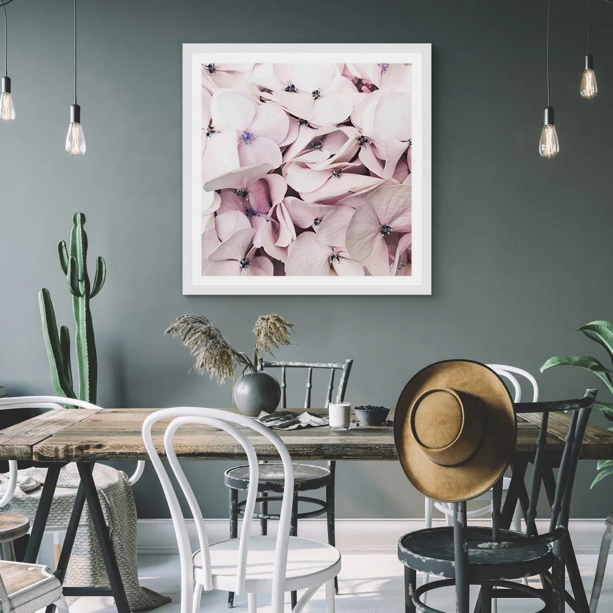 Plakat w białej ramie - W powodzi kwiatów - 60x60 cm