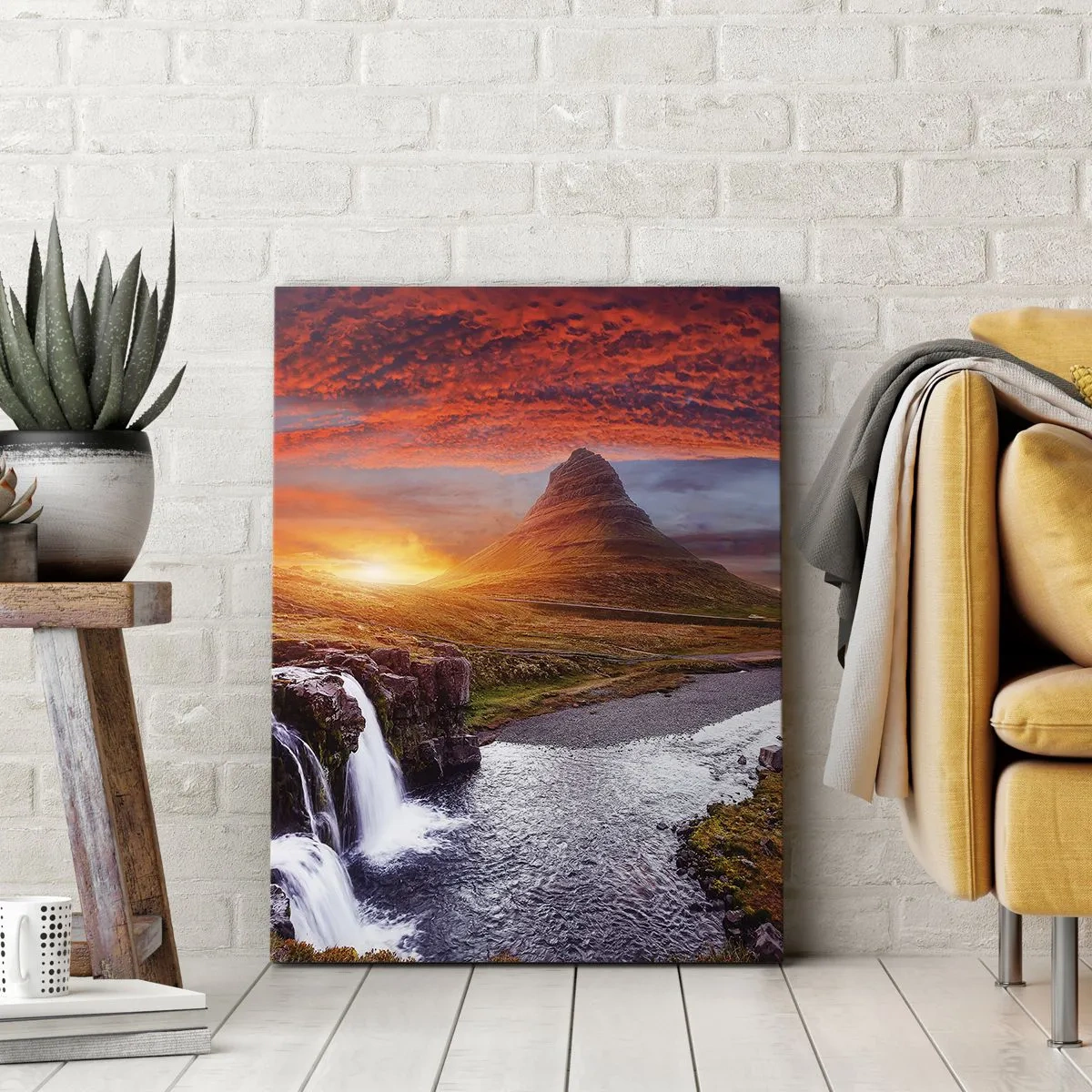 Obraz na płótnie - Malownicza góra z wodospadem i rzeką o zachodzie słońca - 50x70cm - Widok Śródziemia - Nowoczesna dekoracja ścienna do salonu, kuchni i sypialni ARTTOR