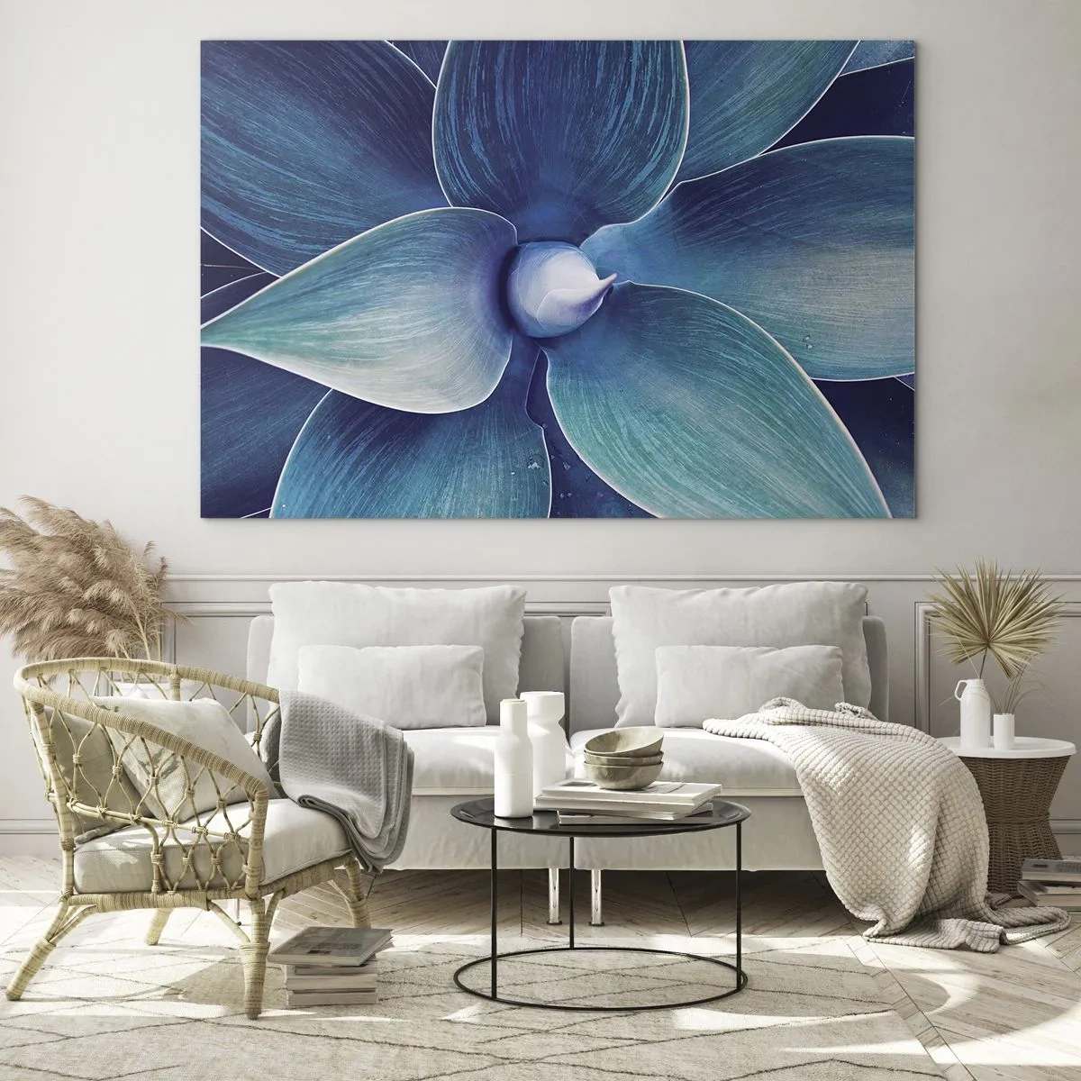 Obraz na szkle - Makrofotografia rośliny w odcieniach niebieskiego - 100x70cm - Zbłękitniały od nieba - Nowoczesna dekoracja ścienna do salonu, kuchni i sypialni ARTTOR