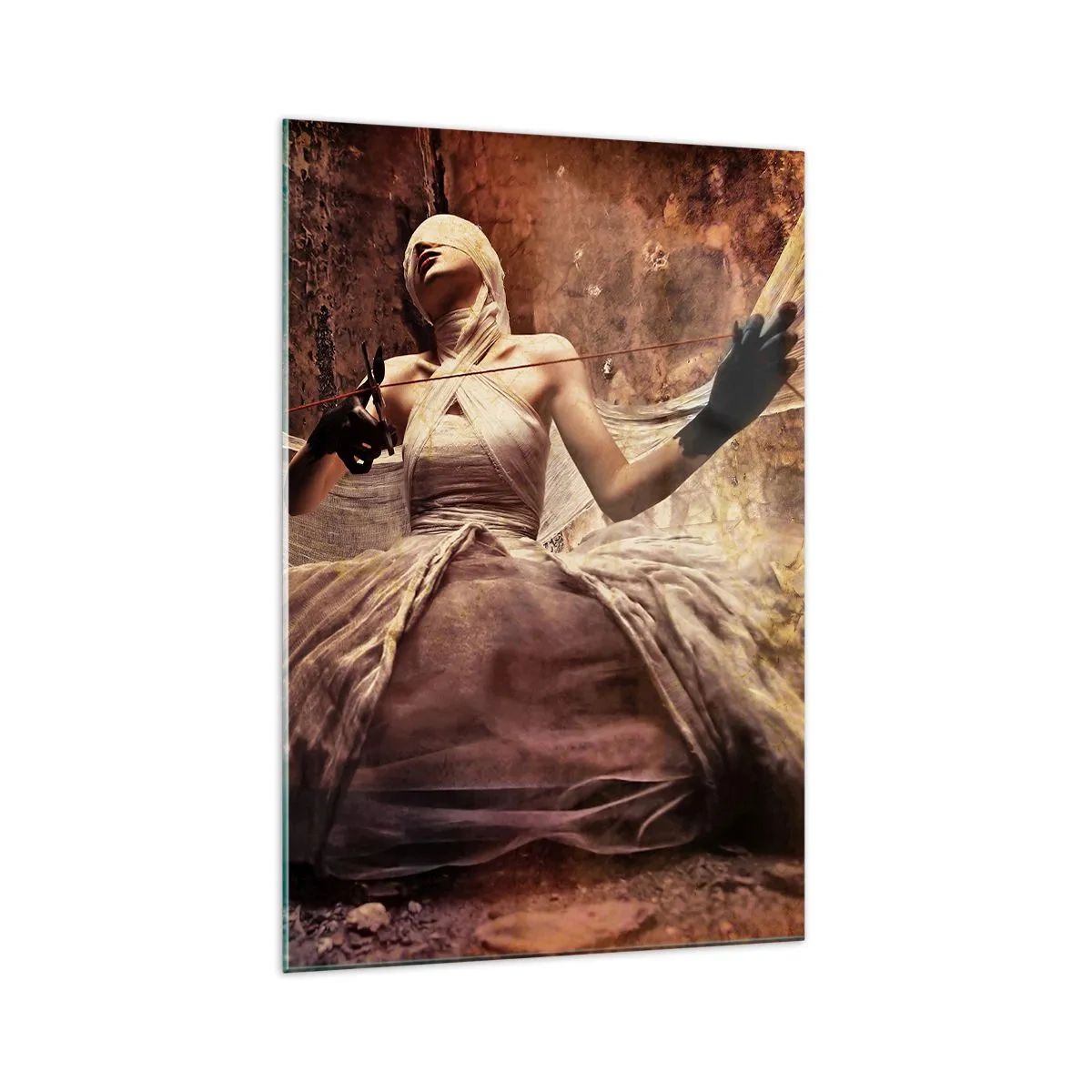 Obraz na szkle - Kobieta w sukni z zasłoniętą twarzą i nożyczkami w rękach - 70x100cm - Bogini losu - Nowoczesna dekoracja ścienna do salonu i sypialni ARTTOR