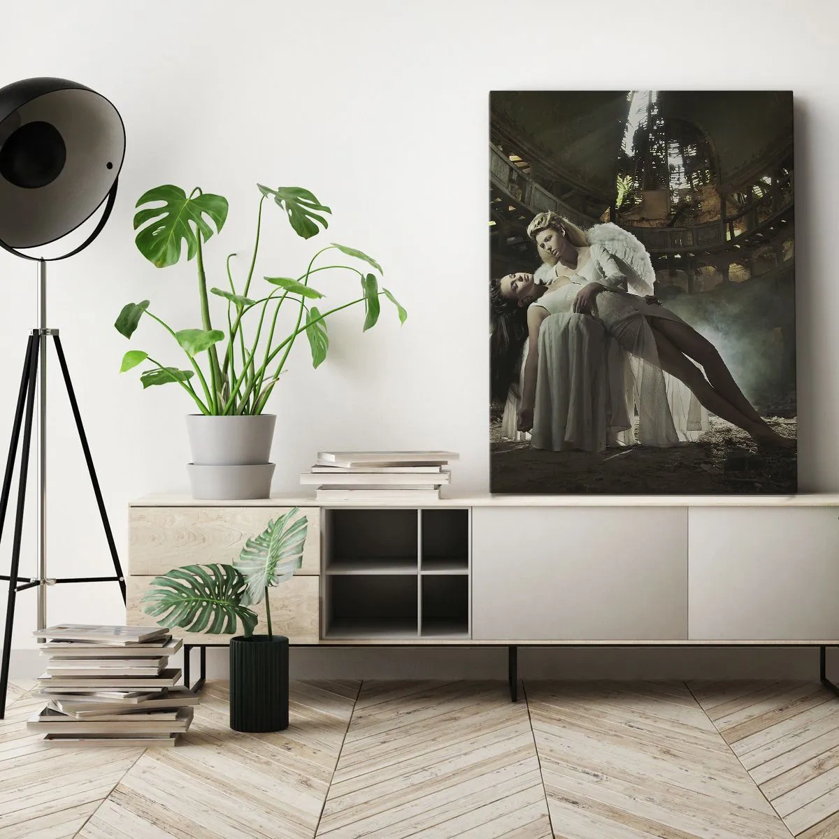 Obraz na płótnie - Dwie postacie w ruinach z grą światła - 70x100cm - Duch starego teatru - Nowoczesna dekoracja ścienna do salonu i sypialni ARTTOR