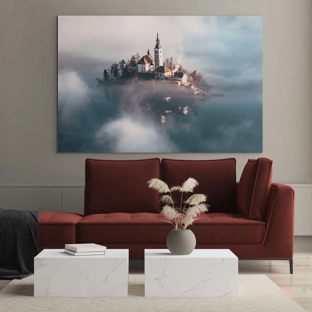 Obraz na szkle - Wyspa z kościołem otoczona mgłą na spokojnym jeziorze - 70x50cm - Wyspa marzeń - Nowoczesna dekoracja ścienna do salonu i sypialni ARTTOR