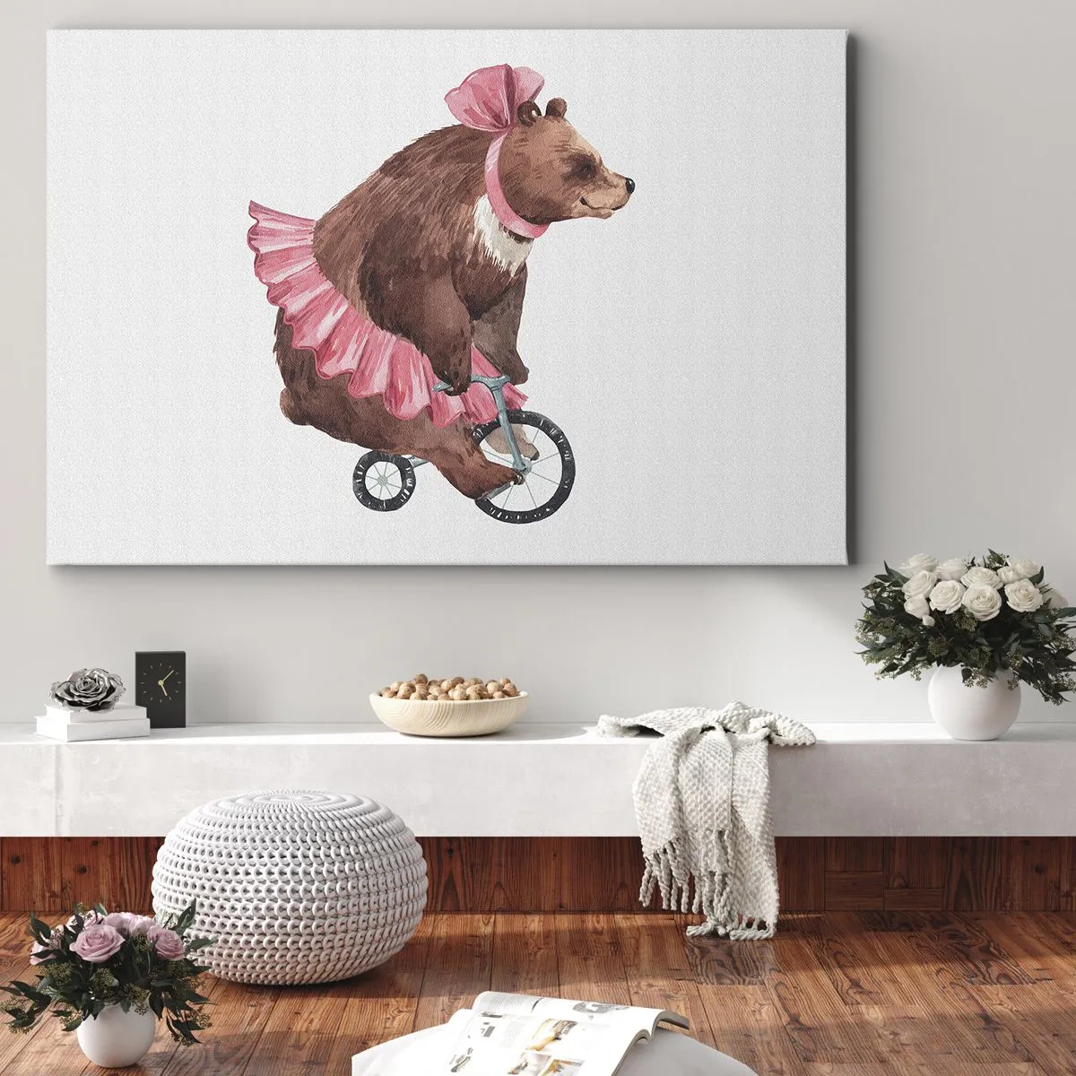 Obraz na płótnie - Miś w różowej spódniczce na rowerku w stylu retro - 70x50cm - Ale cyrk! - Nowoczesna dekoracja ścienna do salonu i sypialni ARTTOR