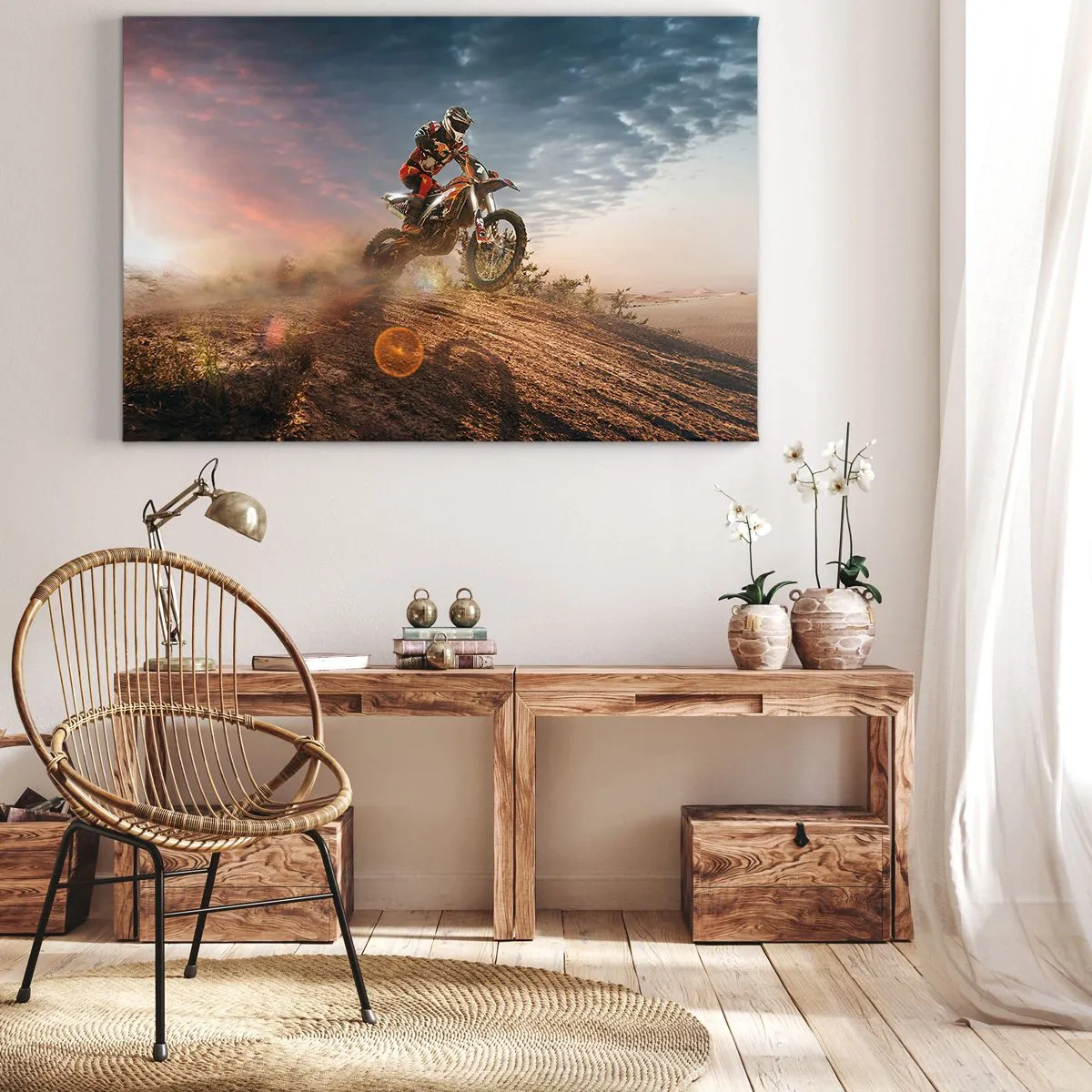 Obraz na płótnie - Motocyklista na wydmach o zachodzie słońca - 120x80cm - Po zwycięstwo - Nowoczesna dekoracja ścienna do salonu, kuchni i sypialni ARTTOR