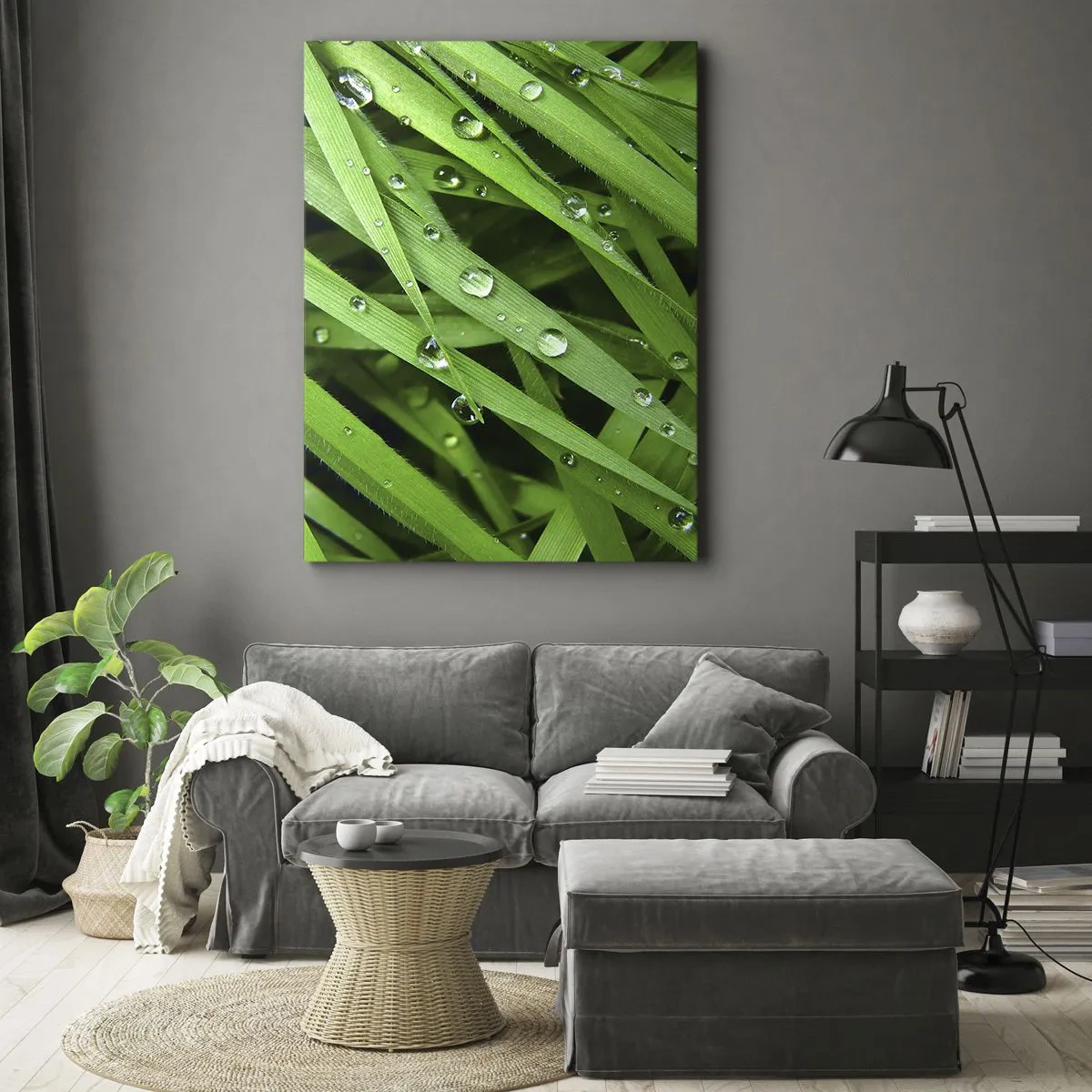 Obraz na płótnie - Liście trawy z kroplami wody w zbliżeniu - 50x70cm - Zagraj w zielone - Nowoczesna dekoracja ścienna do salonu, kuchni i sypialni ARTTOR