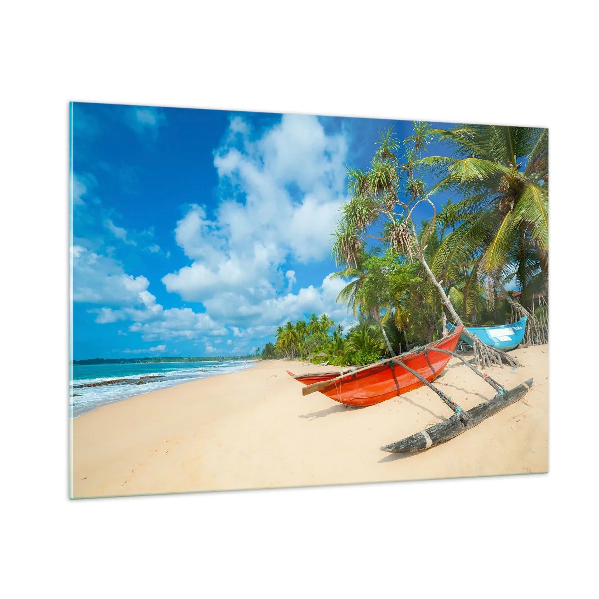 Obraz na szkle - Tropikalna plaża z palmami i tradycyjnymi łodziami - 100x70cm - Urok tropików - Nowoczesna dekoracja ścienna do salonu, kuchni i sypialni ARTTOR